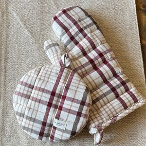 Hearth & Hand Burgundy and Cream Plaid Kitchen Set